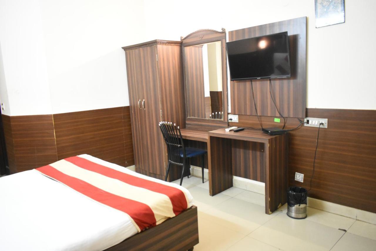 Hotel Kashish Plaza - 5 Mins From Metro Station Delhi Zewnętrze zdjęcie