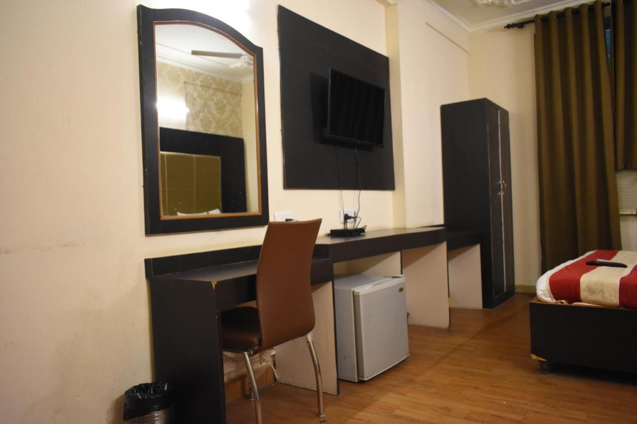 Hotel Kashish Plaza - 5 Mins From Metro Station Delhi Zewnętrze zdjęcie